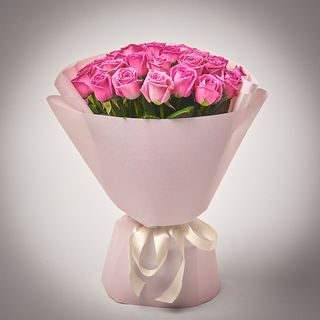 Букет з 25 - ти рожевих преміум троянд першого сорту 70 см