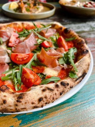 Пица крудо, домати и рукола (350г)