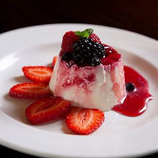 Panna Cotta Con Frutas Del Bosque