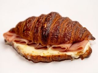 Croissant Mixto de Jamón y Queso