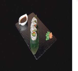 Uramaki Vegetal de Aguacate, Pepino y Zanahoria. 4 Porciones