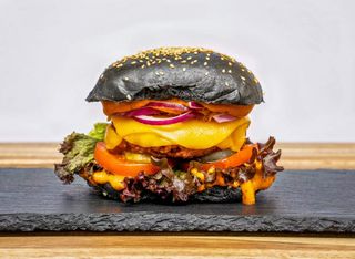 Cheeseburger + pomfrit + Hell