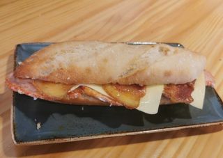 Bocata Lomo, Bacon y queso