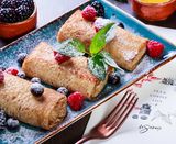 Clatite cu branza si stafide