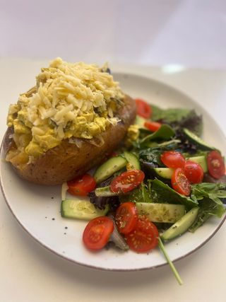 Jacket potato with butter and chilli con carne