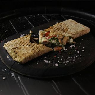 Сулугуні з м'ясом (450г)