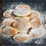 Мини палачинки с масло и пудра захар (12бр)