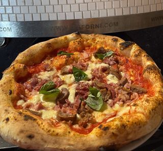 Pizza Carnivora (33 Cm.)