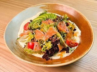 Салат лосось та манго (200g)