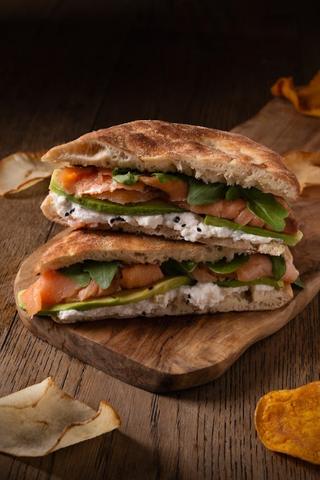 FOCACCIA SALMÓN AGUACATE