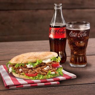 Panino kebab + patatine fritte + Coca-Cola Lattina 330ml