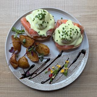 Huevos Benedictos con Salmón Noruego