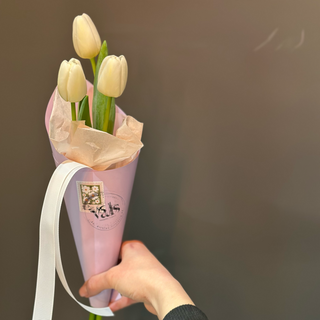 Con colorat 3 lalele 