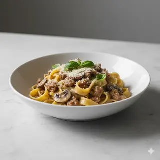 Pappardelle funghi e salsiccia