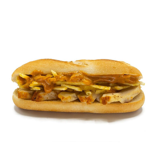 40. Pollo, salsa cajún y patatas paja