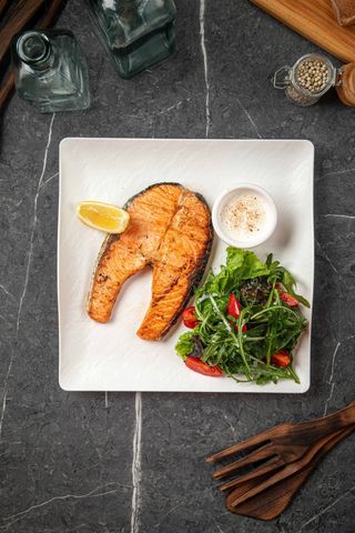 СТЕЙК ИЗ СЕМГИ НА УГЛЯХ