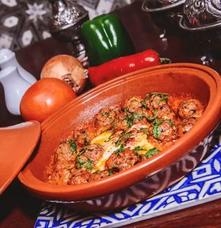 Tajine Boulettes de Kefta à la Sauce Tomate avec son Œuf