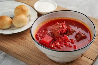 Борщ с пампушками (300 гр.)