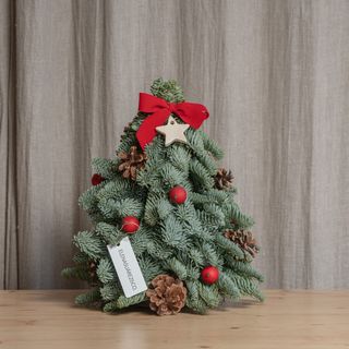 Árbol de Navidad Rojo Decorado - Tamaño Pequeño