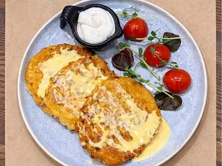Деруни з голландським соусом (230 g)