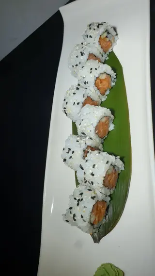 916. Sake spicy maki - 8 pezzi