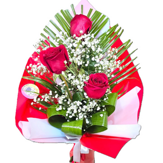 Buchet elegant cu 3 trandafiri rosii