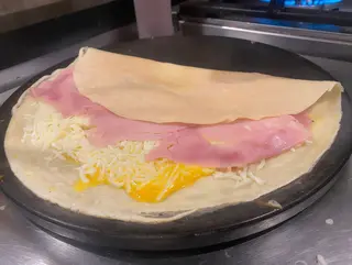 Crepe De Huevo, Jamón York Y Queso