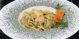 57 Udon con gamberi
