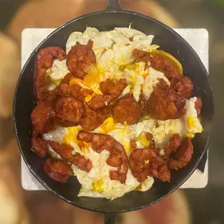 Sartén de Huevos Rotos con Chorizo