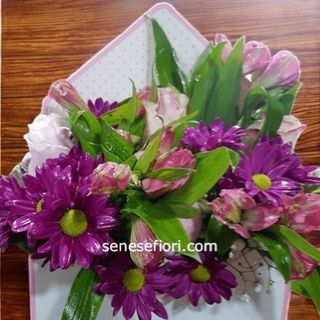 Letter Box di fiori misti