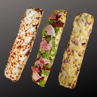 Zapiekanka z mięskiem kebab i surówką