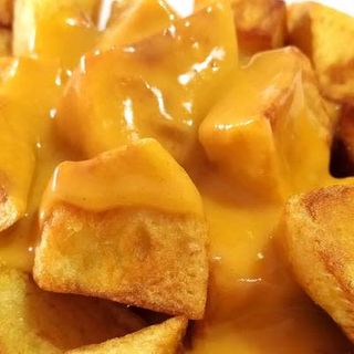 PATATAS BRAVAS (SALSA BRAVA)