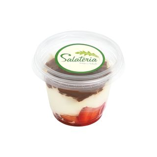 Маскарпоне с ягоди и фереро