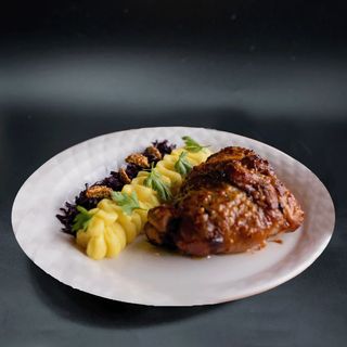 Ciolan de porc rumenit la cuptor