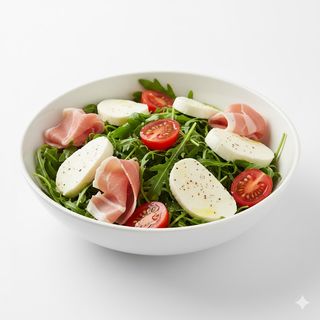 Insalata con pomodorini, mozzarella, rucola e prosciutto cotto