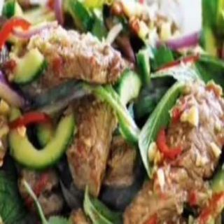 Yam nua (poco picante)