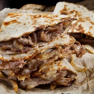 Quesadilla de Res Mechada