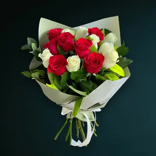 Buchet 15 Trandafiri Rosii si Albi