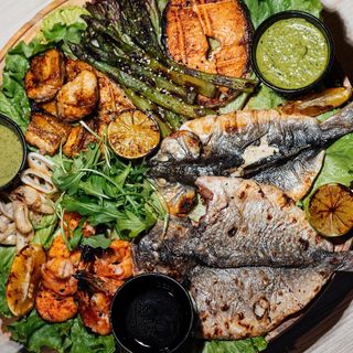 ზღვის პროდუქტების დაფა 2კ