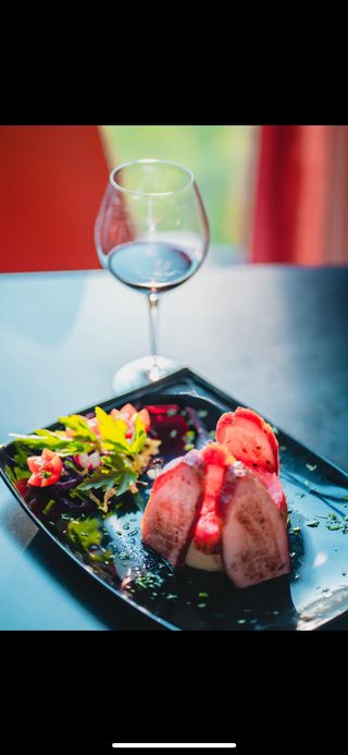 Dimljena Vješalica sa kaponata prelivom