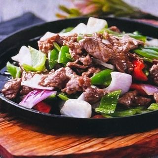 Ternera a la Plancha con Salsa de Saté y Ajillo