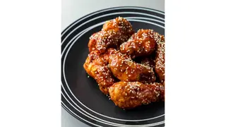 Куриные крылышки в соусе Янмен