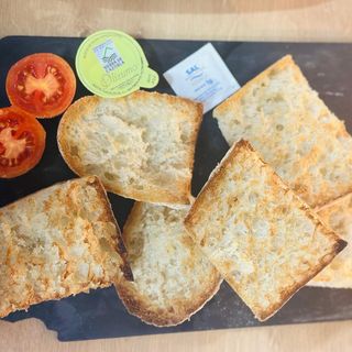 Pan De Cristal Con Tomate