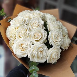 Buchet cu 19 trandafiri albi