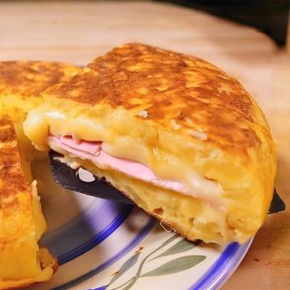 Tortilla De Jamón Dulce Y Queso