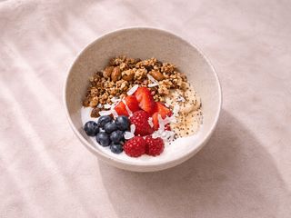 Granola yoghurt