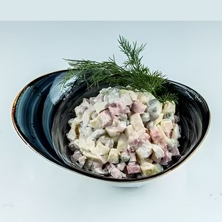 Салат Оливье с колбасой