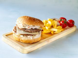 Dupli Ruski burger + pomfrit