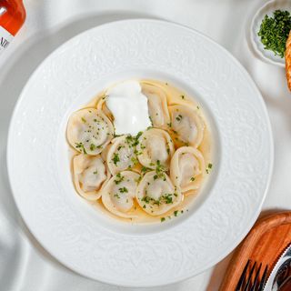 Пельмени с бульоном