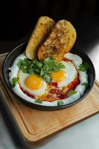 Шакшука з сирним кремом